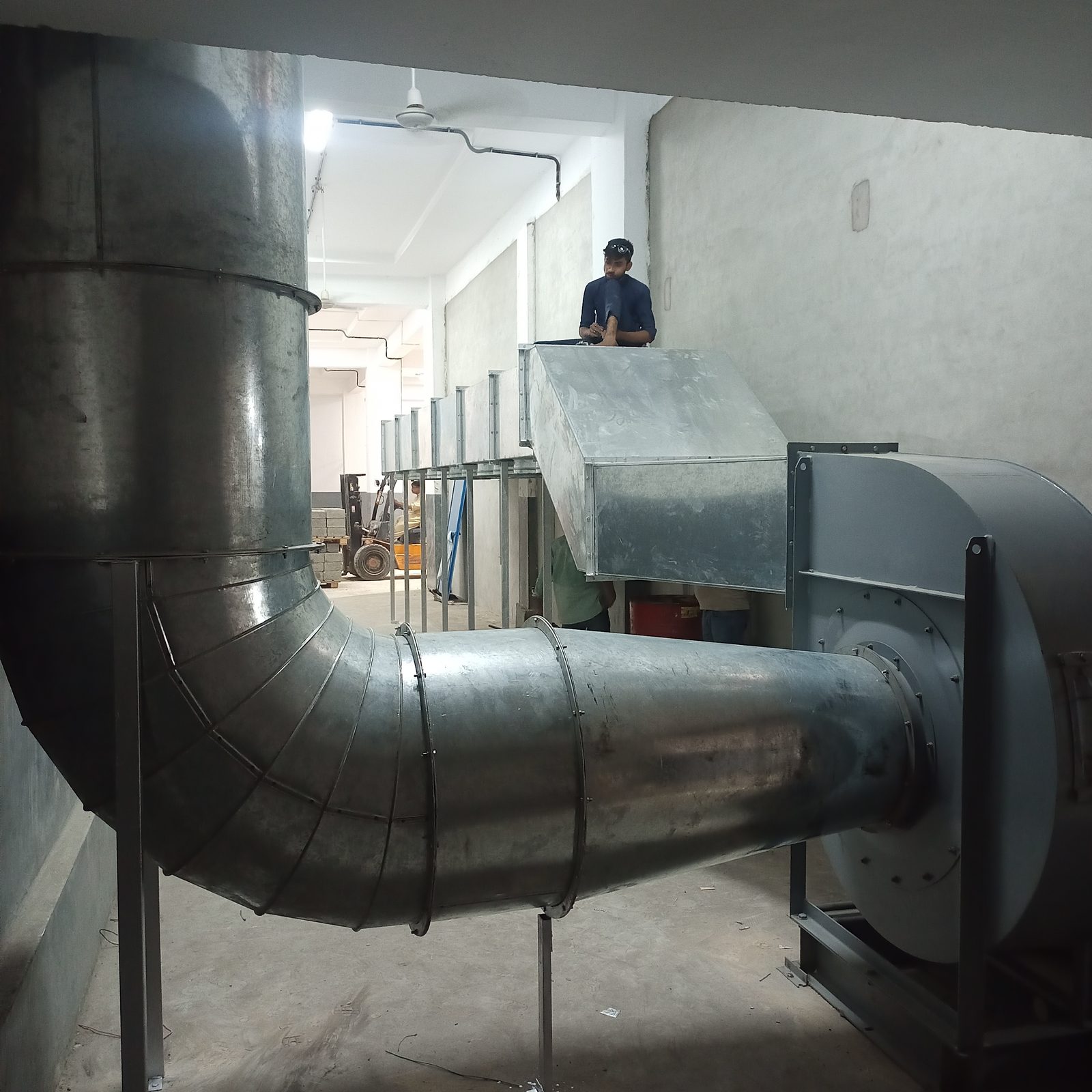 Centrifugal blower and spiral ducting for dust extraction